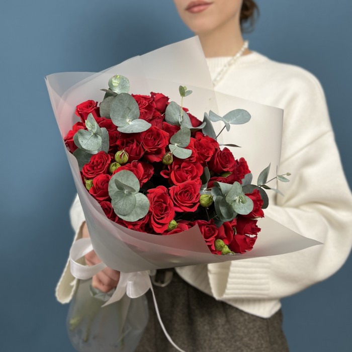 15 кустовых красных роз Рубикон 40 см